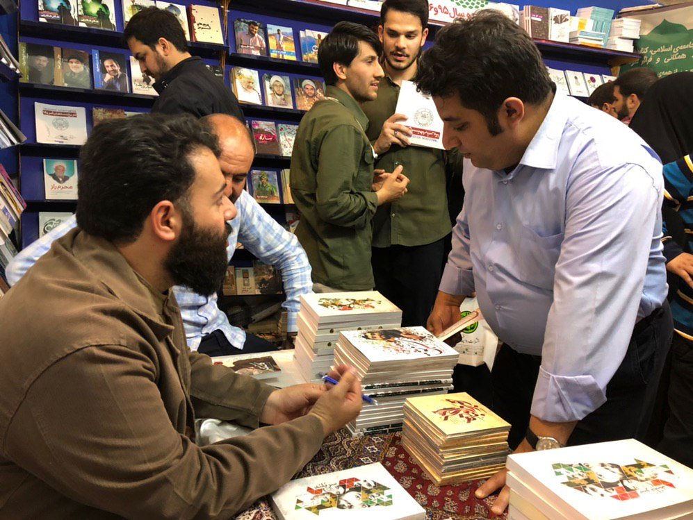 جشن امضای زندگینامه «شهید حججی» در نمایشگاه کتاب+ فیلم‌ و عکس